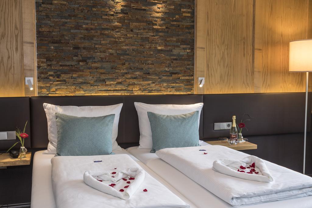 Hotel & Restaurant Becher Donzdorf ภายนอก รูปภาพ
