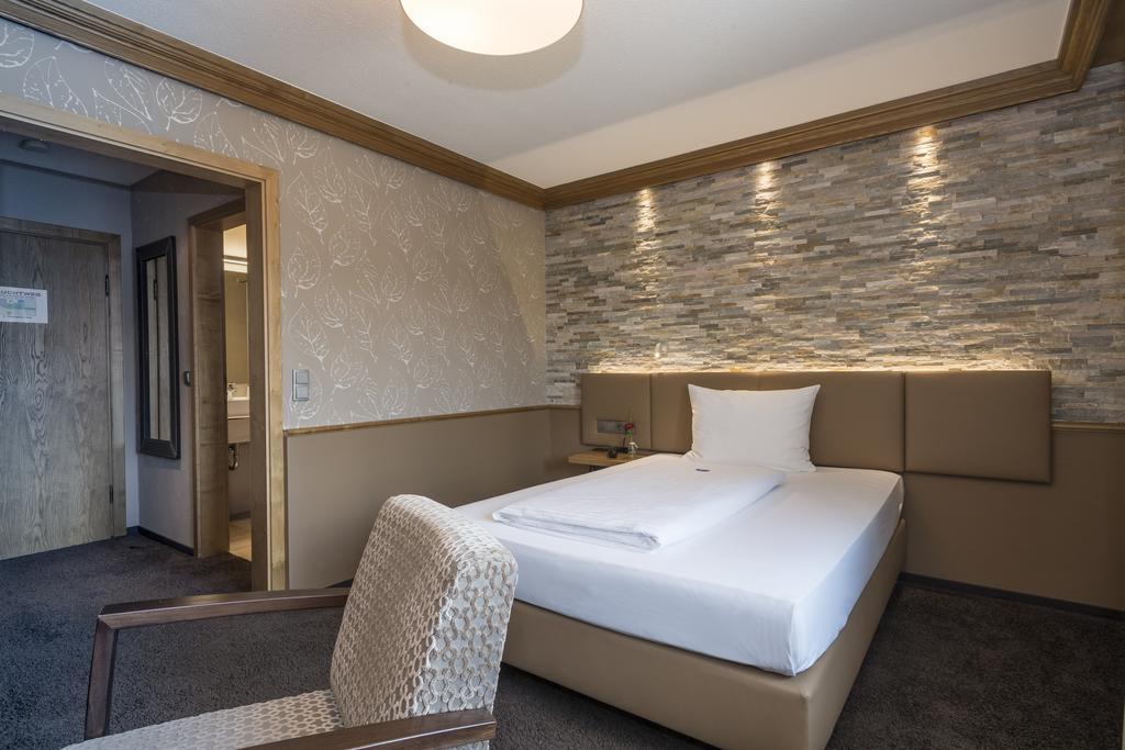 Hotel & Restaurant Becher Donzdorf ภายนอก รูปภาพ